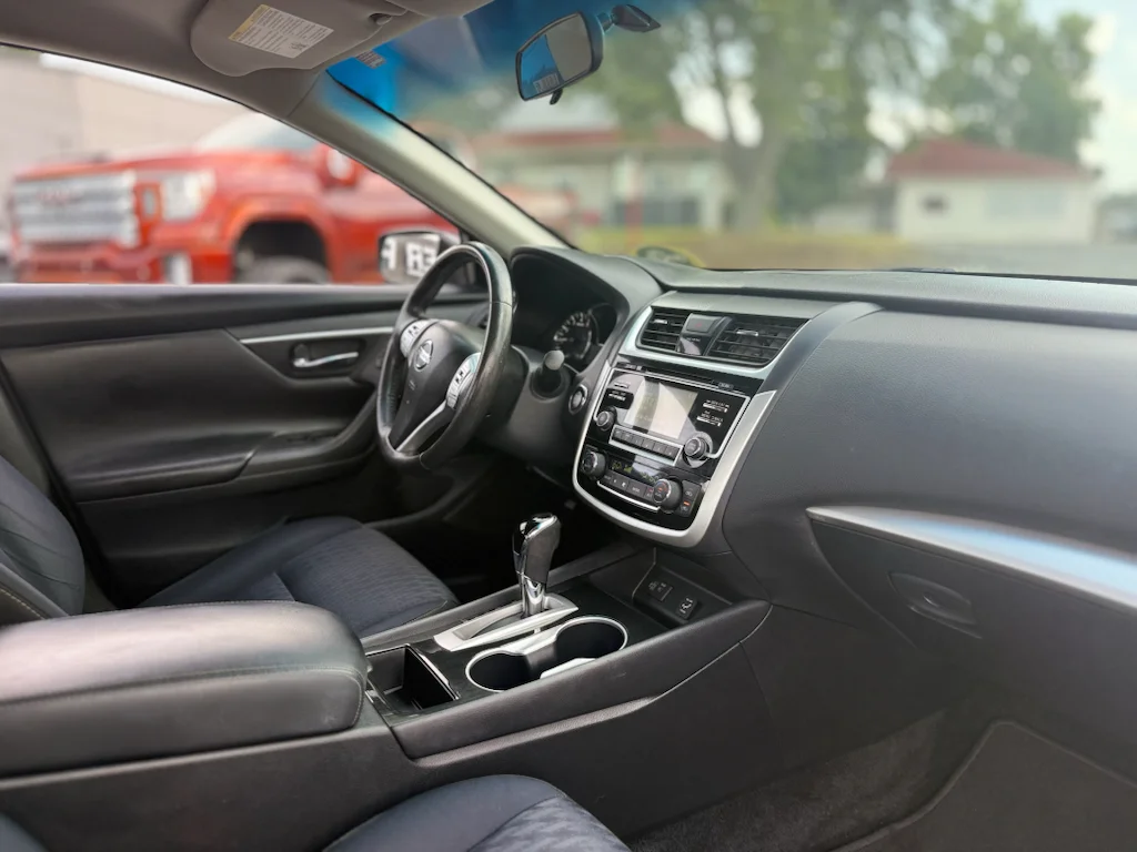 Used 2018 Storm Blue Nissan 2.5 SV image 27