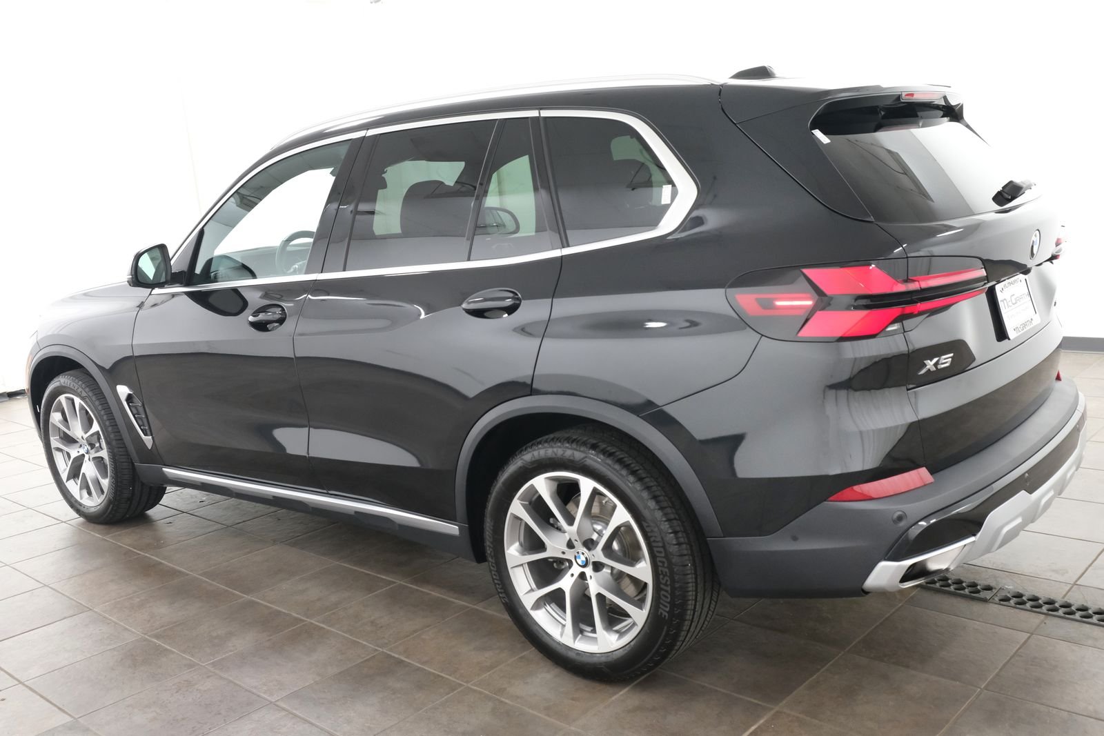 Certified Used 2026 Black Sapphire Metallic BMW xDrive40i image 3
