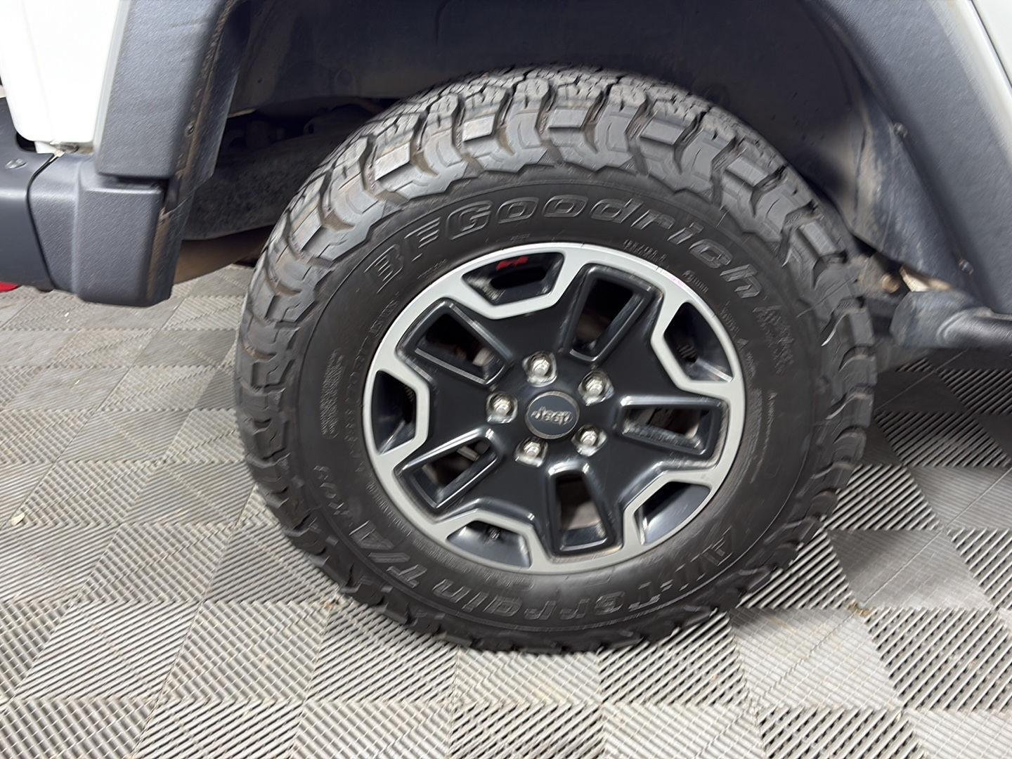 Used 2017 Bright White Clearcoat Jeep Rubicon Hard Rock image 12