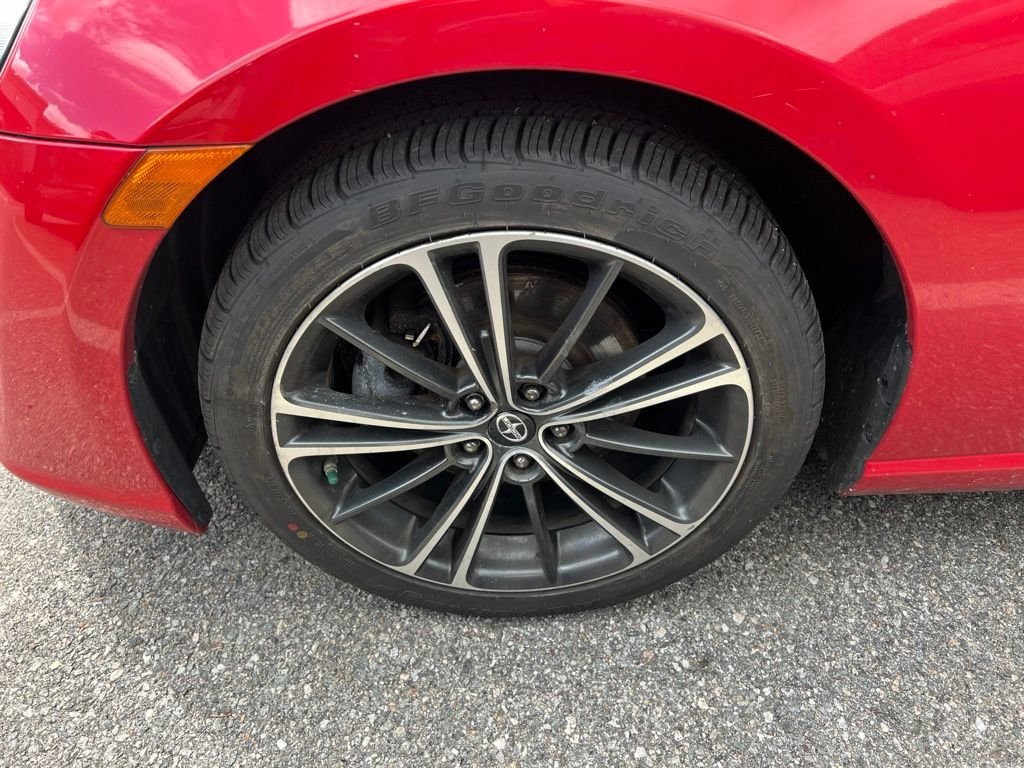Used 2013  Scion Base image 3