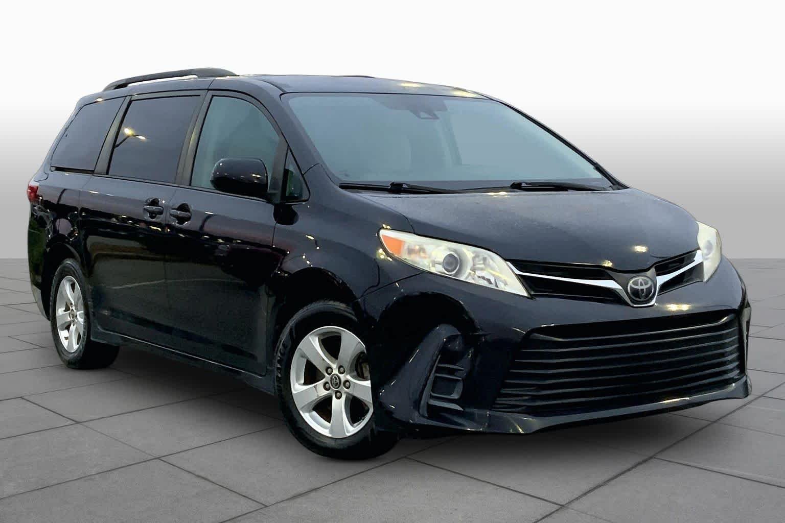 Used 2018 Midnight Black Metallic Toyota LE Auto Access Seat image 3