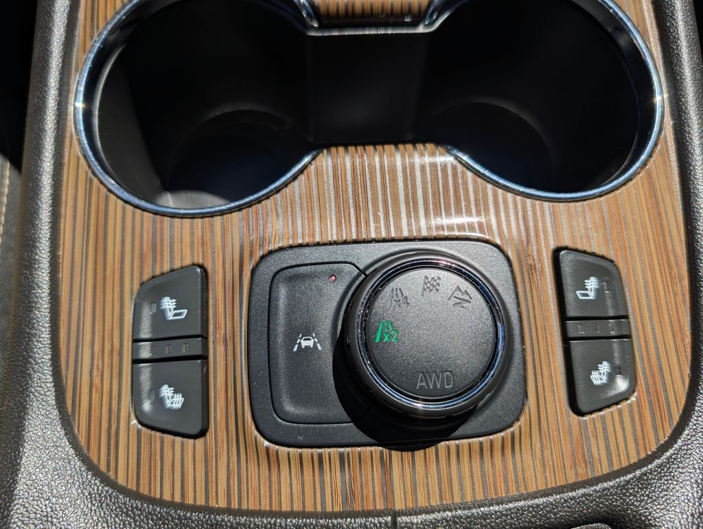 Used 2022 White GMC SLE image 8