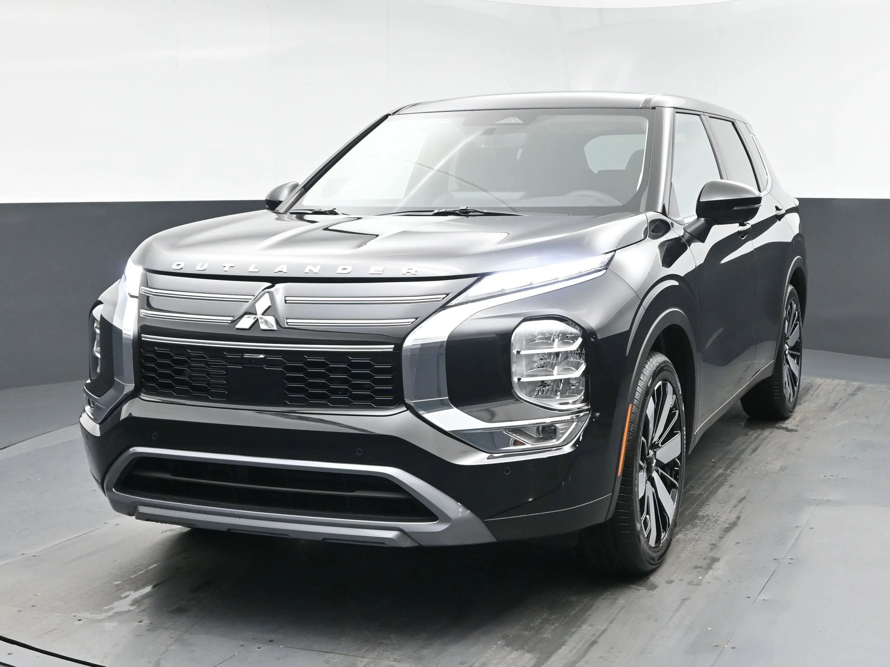 2026 Mitsubishi Outlander SE FWD's photo
