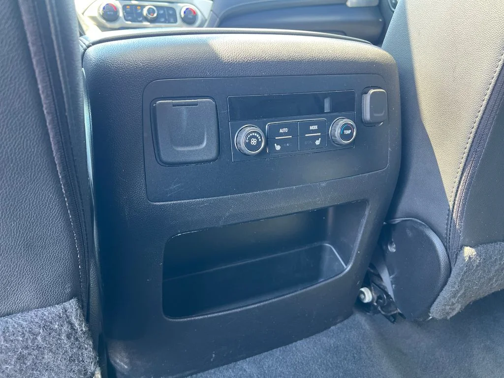 Used 2019 White GMC SLT image 39