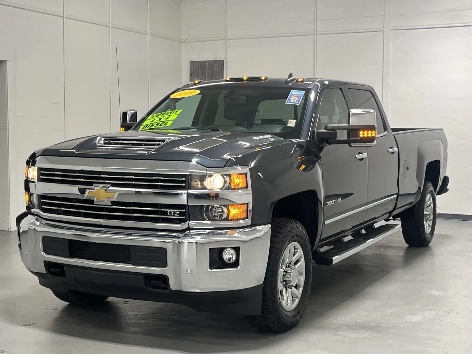 Used 2019 GRAPHITE METALLIC Chevrolet LTZ image 4
