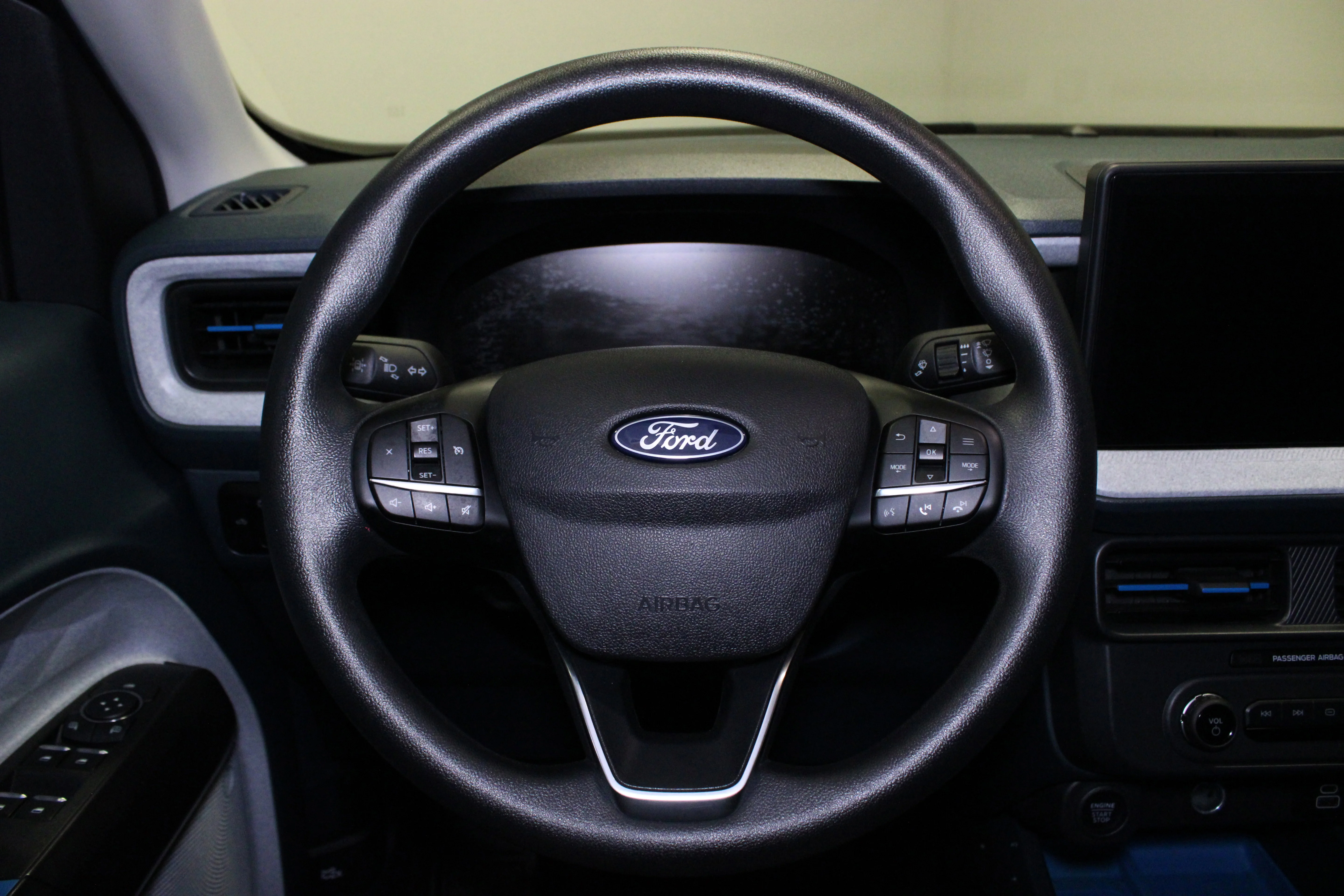 Used 2025 Gray Metallic Ford XLT image 21