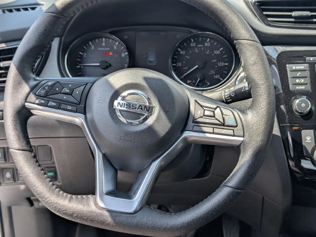 Used 2022 Brilliant Silve Nissan SV image 17