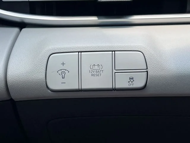 Used 2025 Gray Hyundai Limited image 31