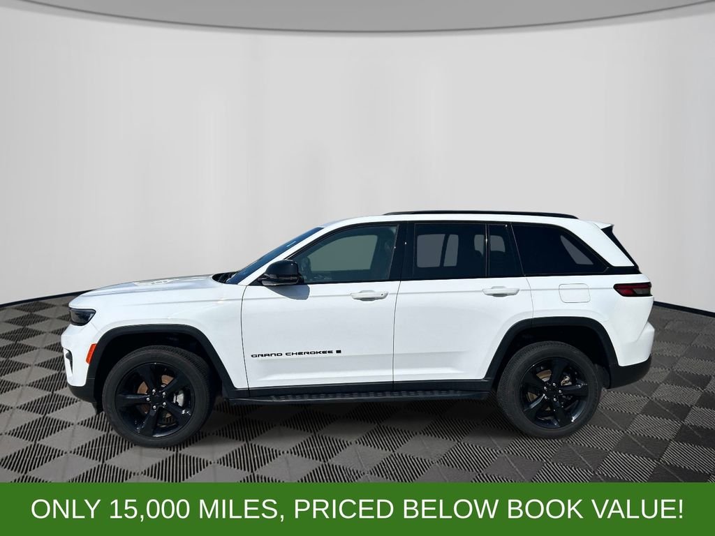 Used 2024 White Jeep Altitude X image 2
