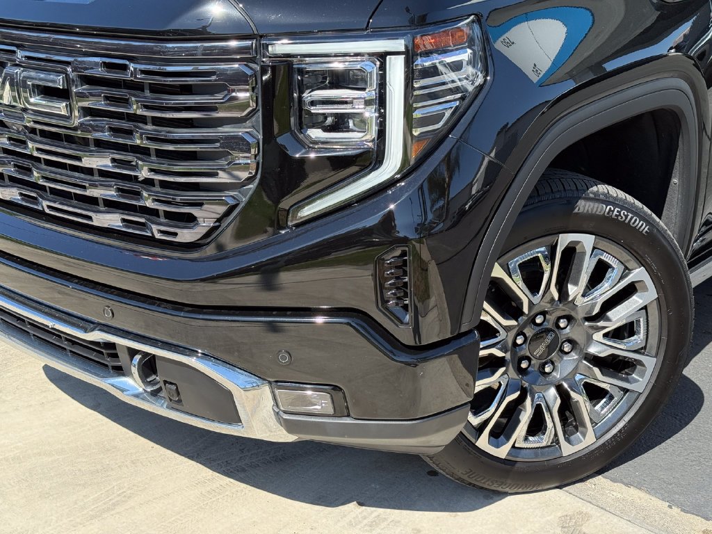 Used 2025 Onyx Black GMC Denali Ultimate image 3