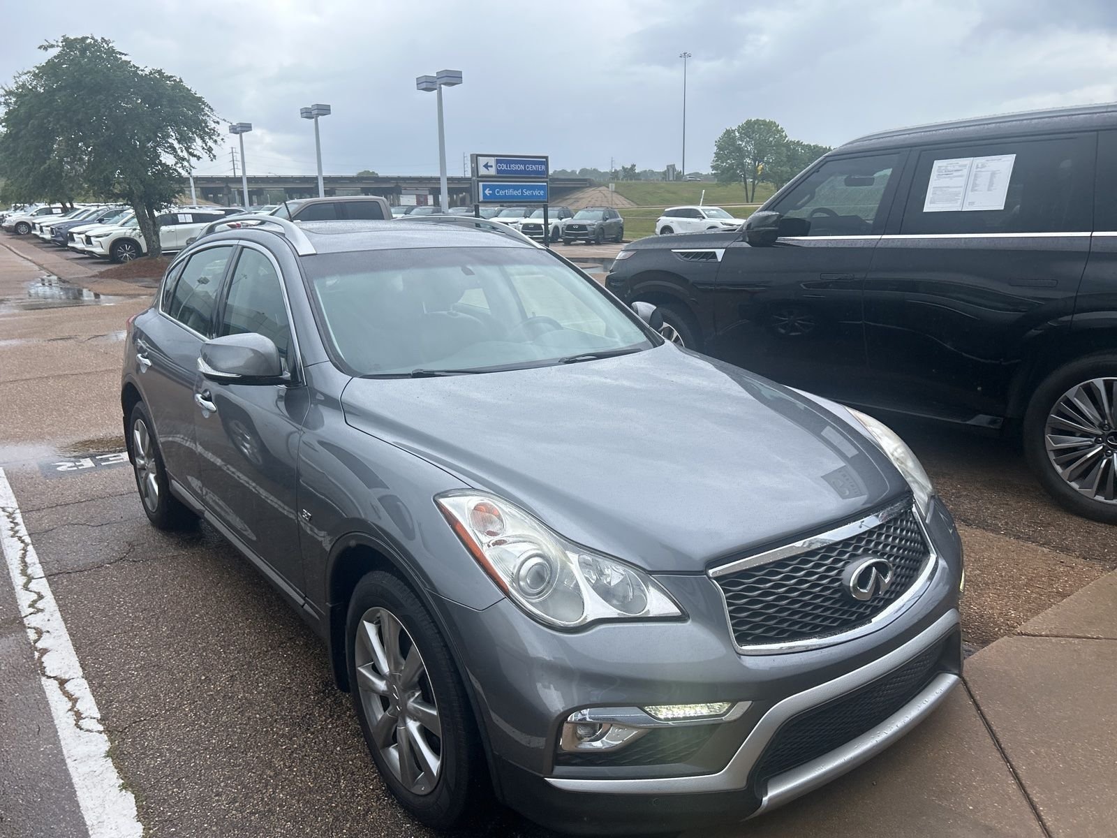Used 2017 Gray INFINITI Base image 6