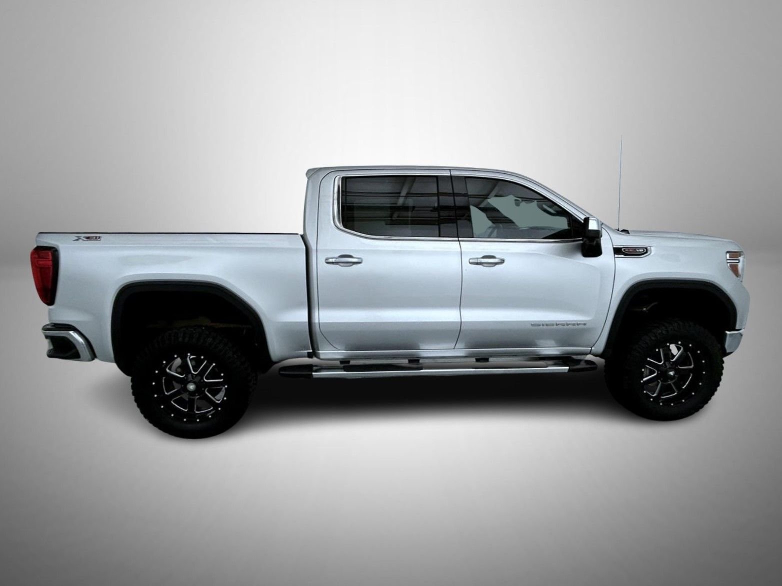 Used 2021 Silver GMC SLT image 4