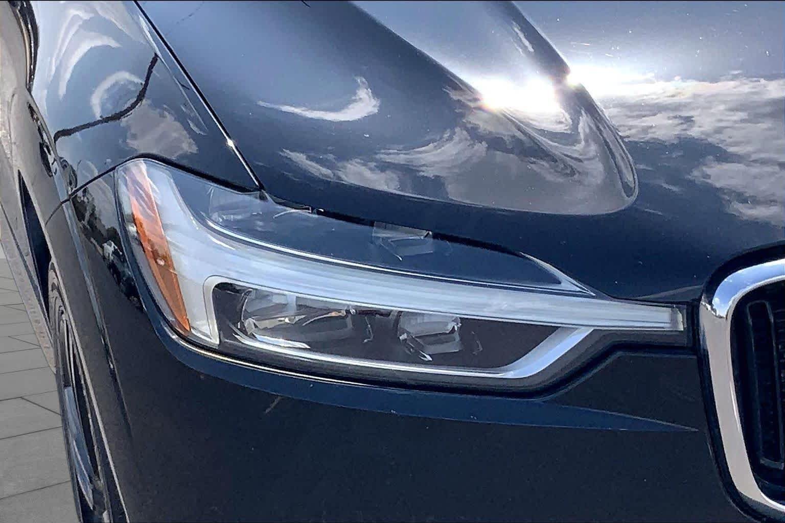 Used 2021 Onyx Black Metallic Volvo Momentum image 28
