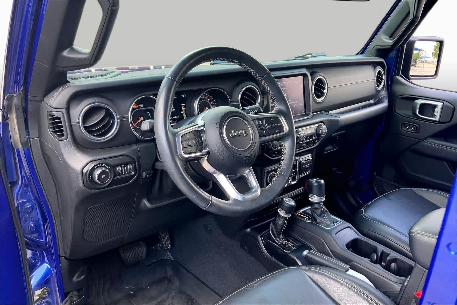 Used 2020 Ocean Blue Metallic Clearcoat Jeep Sahara image 18