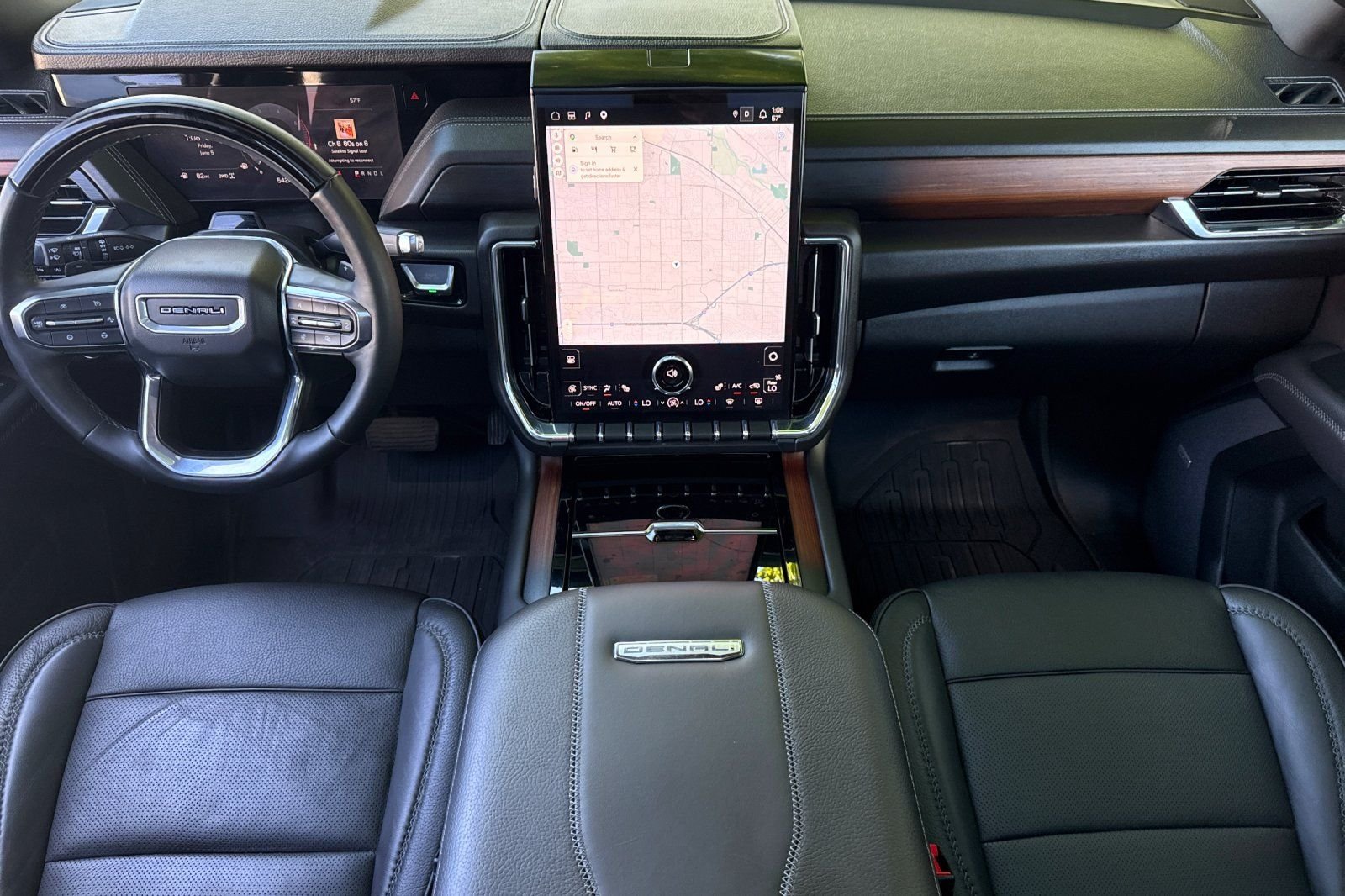 Used 2025  GMC Denali image 13