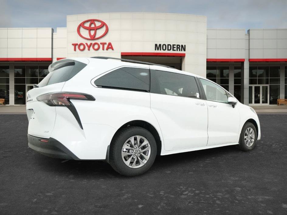New 2026 Wind Chill Pearl Toyota XLE image 17