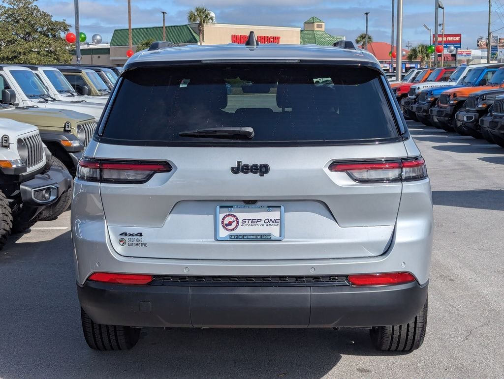 New 2025 Silver Zynith Exterior Paint Jeep Altitude X image 6