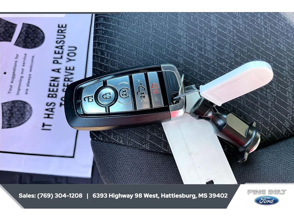 New 2026 Oxford White Ford XLT image 9