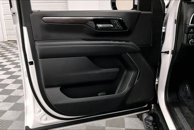 2025 Chevrolet Suburban Z71 - Photo 21