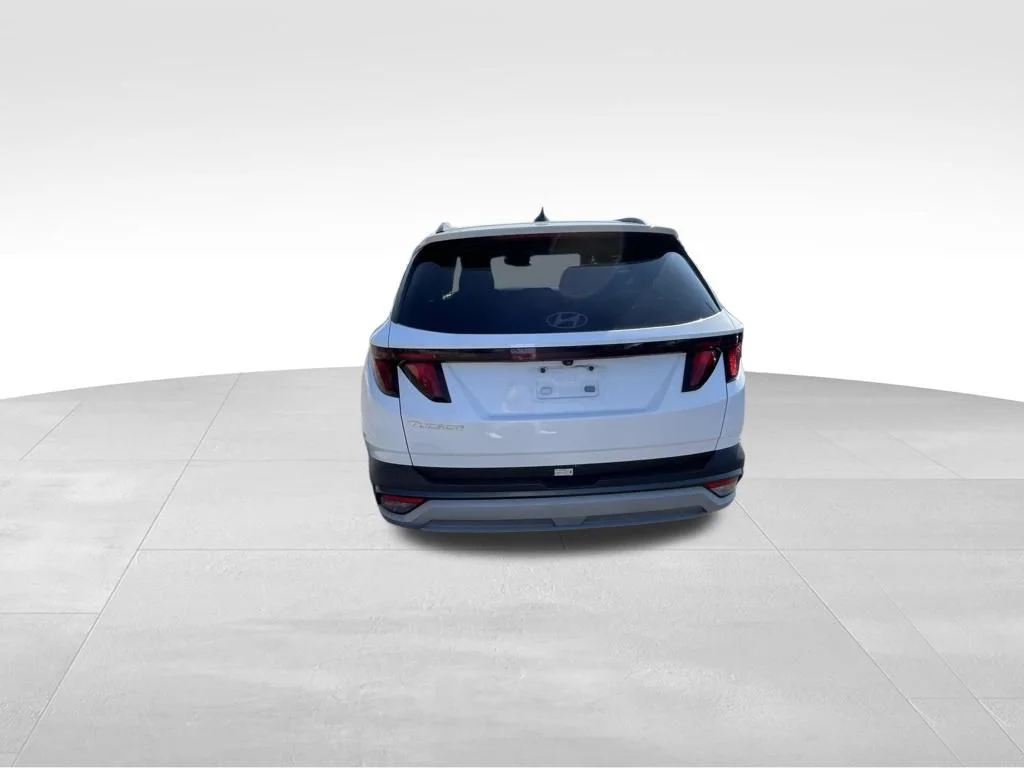 Used 2025 White Hyundai SEL image 13