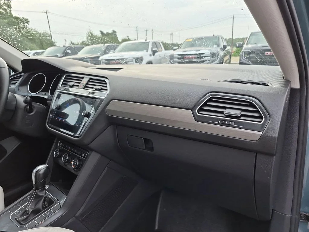 Used 2021  Volkswagen 2.0T SE image 38