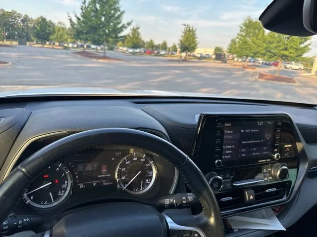 Used 2022 Pearl Toyota XLE image 5