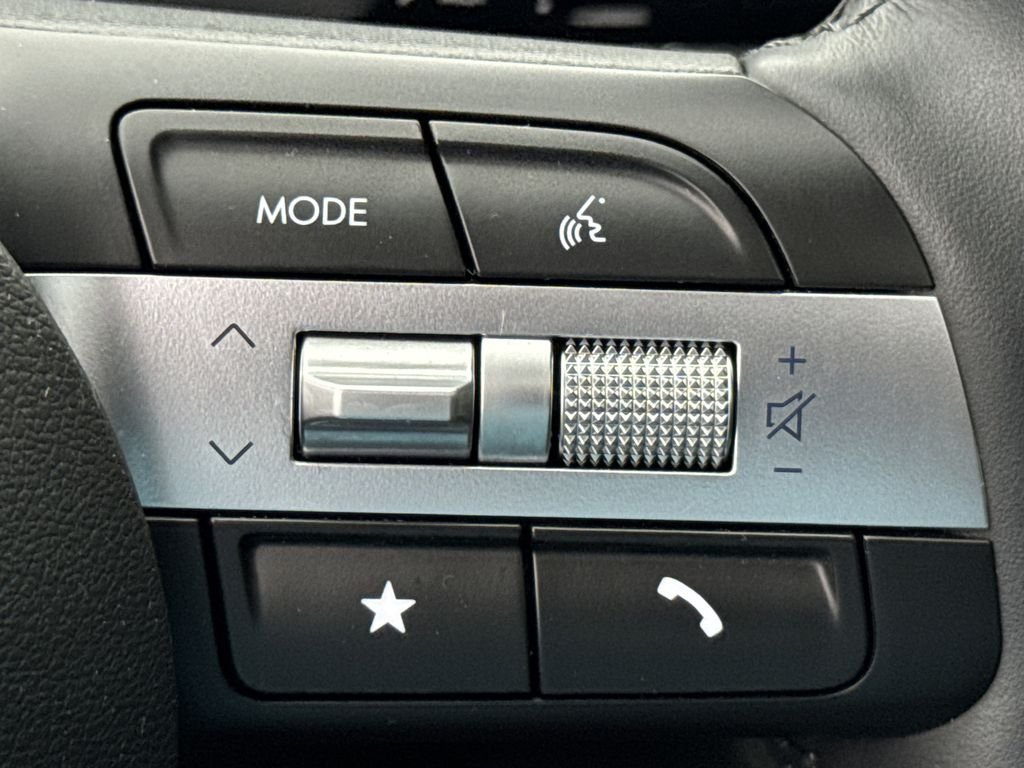 Used 2025 Silver Hyundai SEL Convenience image 25