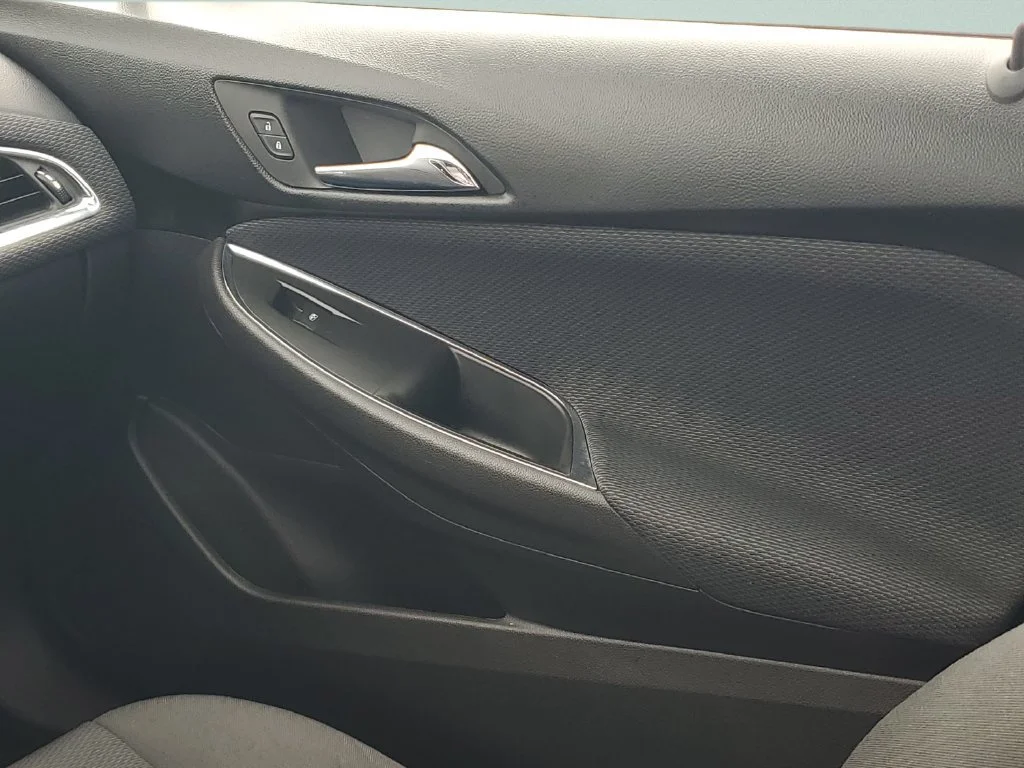Used 2017 SUMMIT WHITE Chevrolet LT image 13