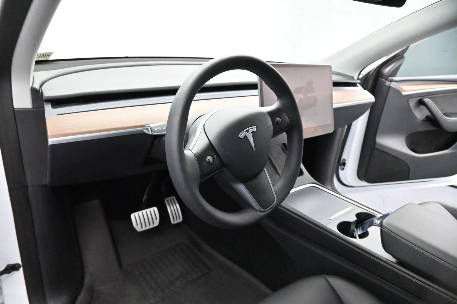 Used 2023  Tesla Performance image 16