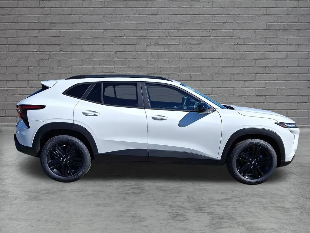 New 2026 Summit White Chevrolet ACTIV image 9