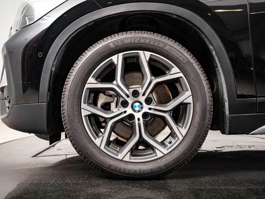 Used 2021 Black Sapphire Metallic BMW sDrive28i image 13