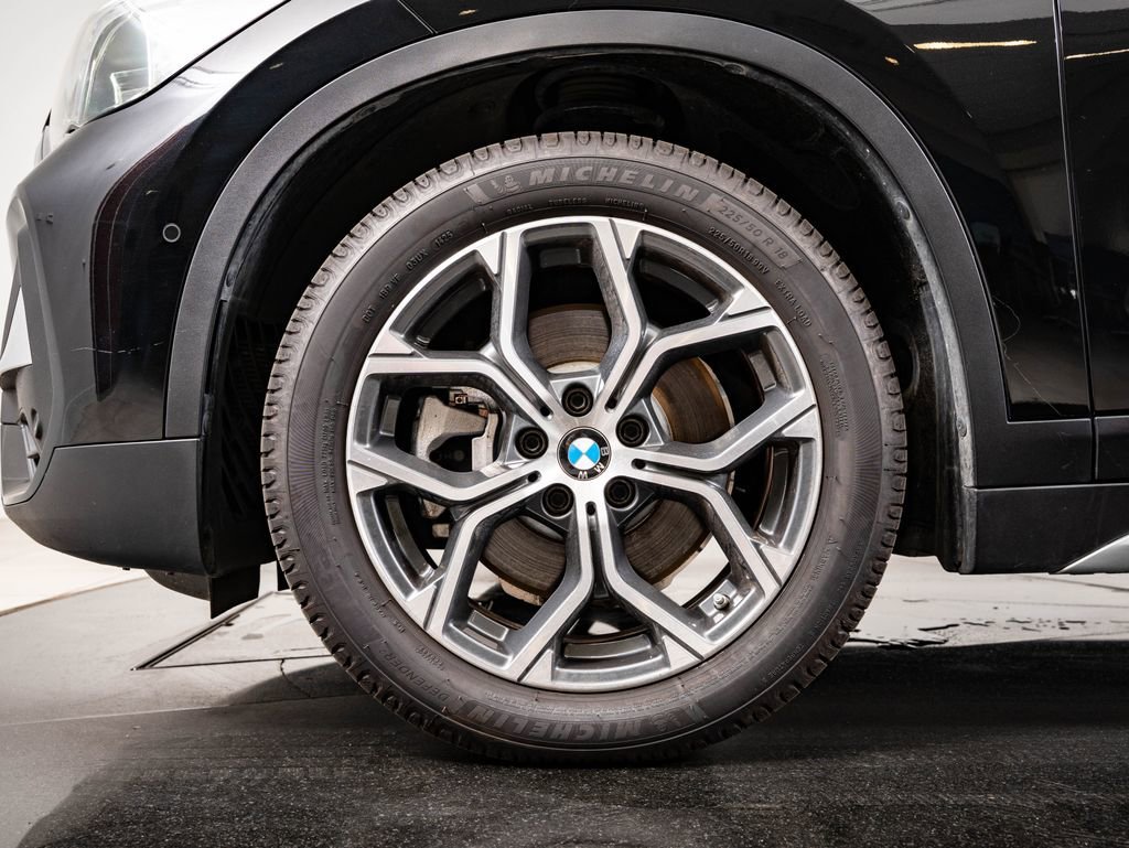 Used 2021 Black Sapphire Metallic BMW sDrive28i image 13