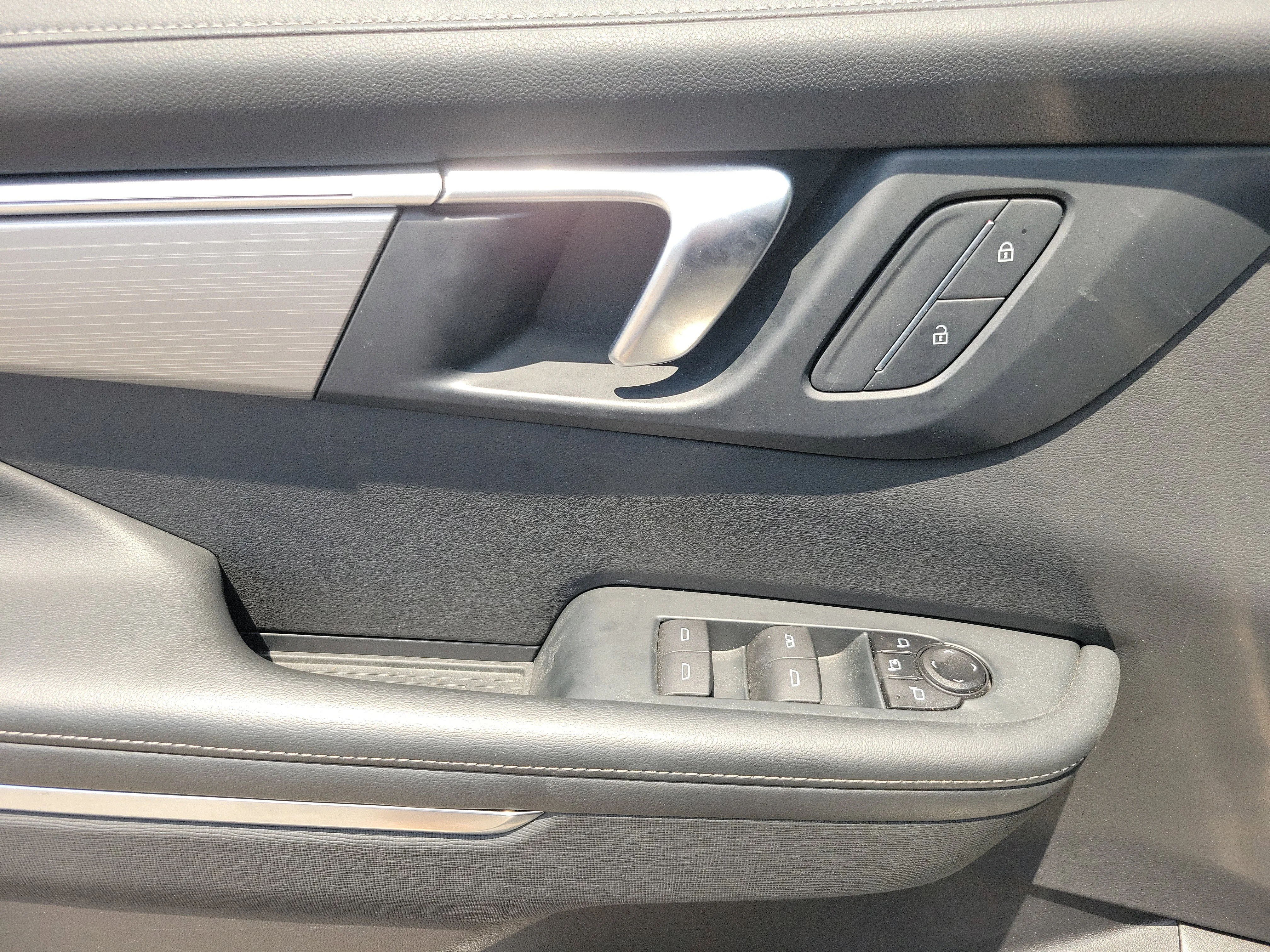 Used 2025 Moonstone Gray Metallic Buick Preferred image 7