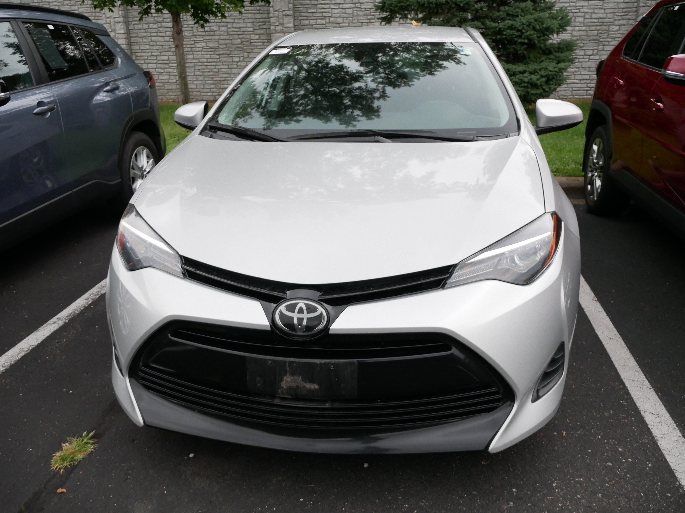 Certified 2018 Toyota Corolla LE with VIN 2T1BURHE7JC115526 for sale in Brooklyn Center, Minnesota