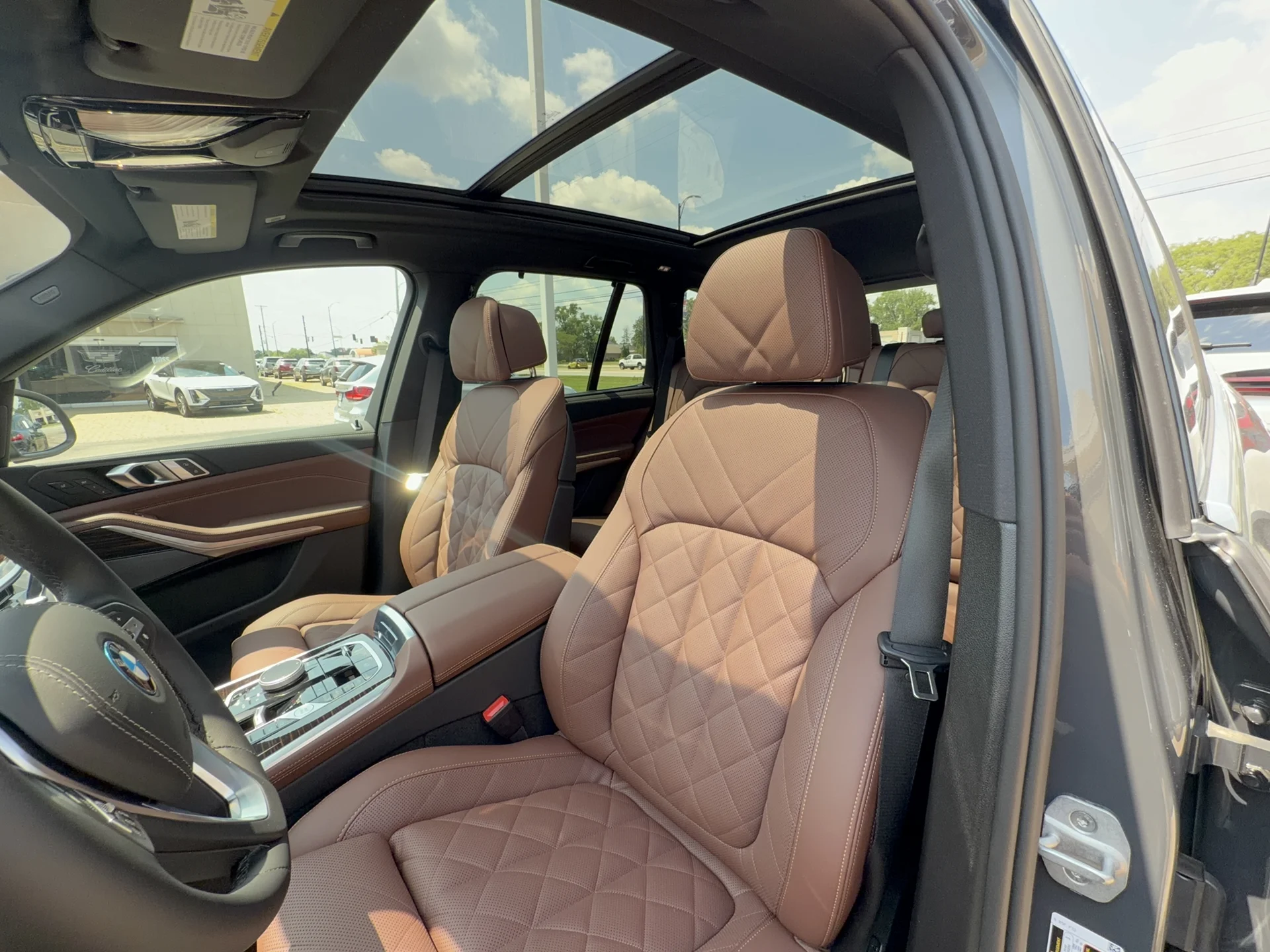 New 2026 Dravit Grey Metallic BMW xDrive50e image 11