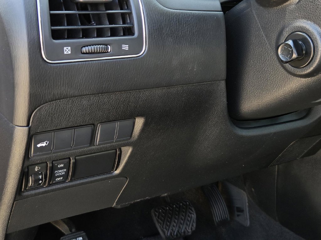 Used 2017 Brown Nissan SL image 24