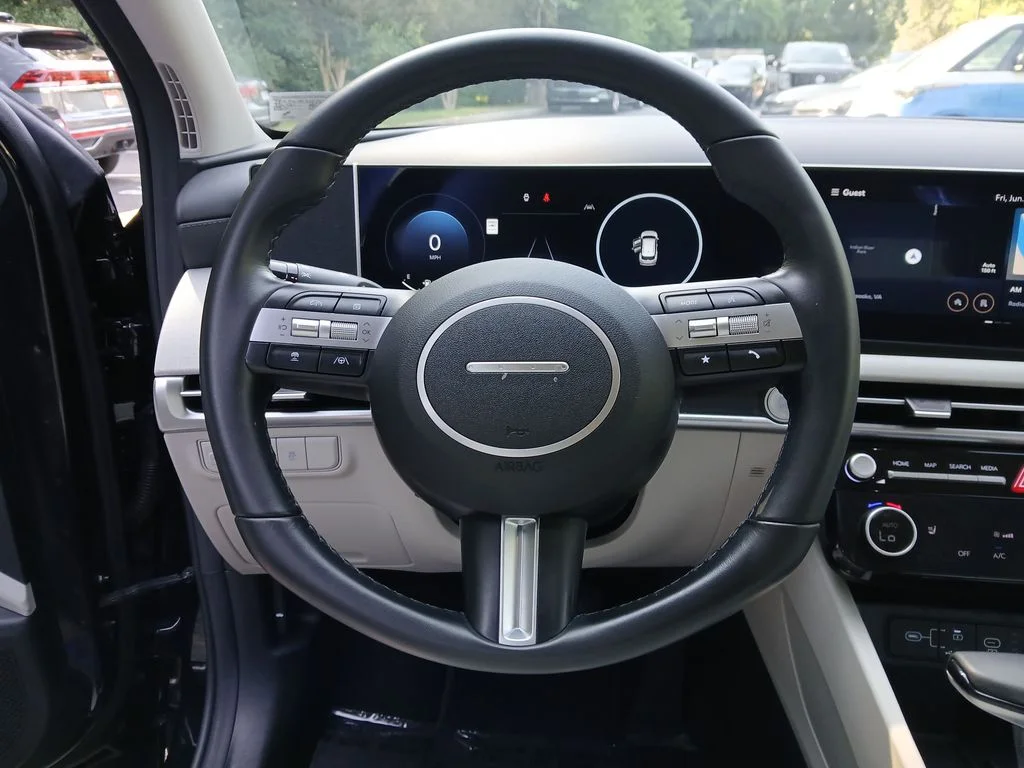 Used 2025 Black Hyundai SEL Convenience image 22