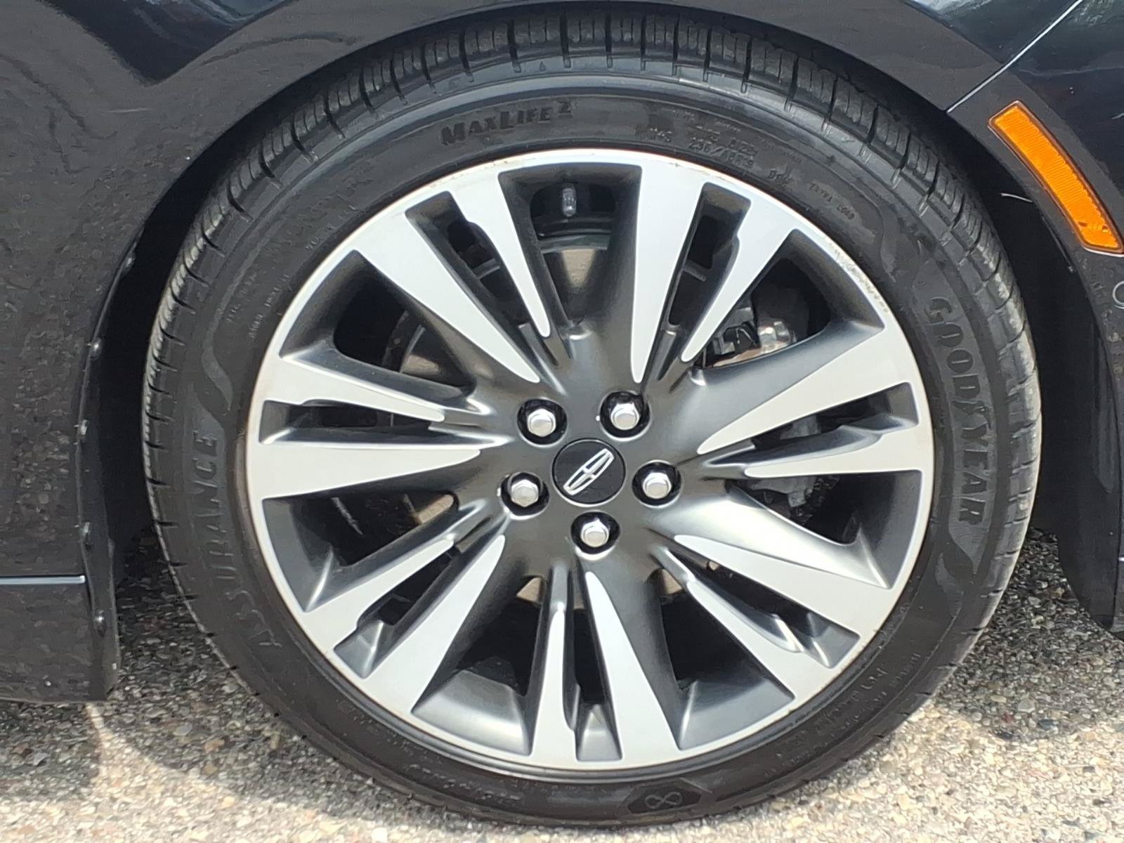 Used 2019 Infinite Black Metallic Lincoln Reserve II image 23