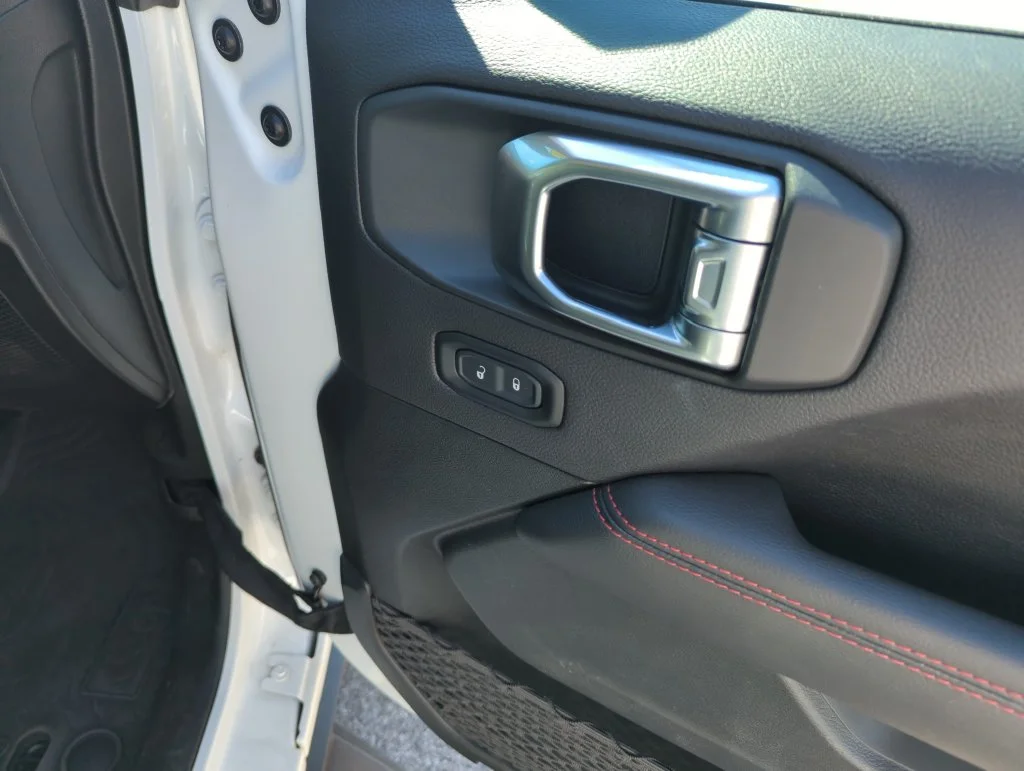Used 2023 White Jeep Rubicon image 32