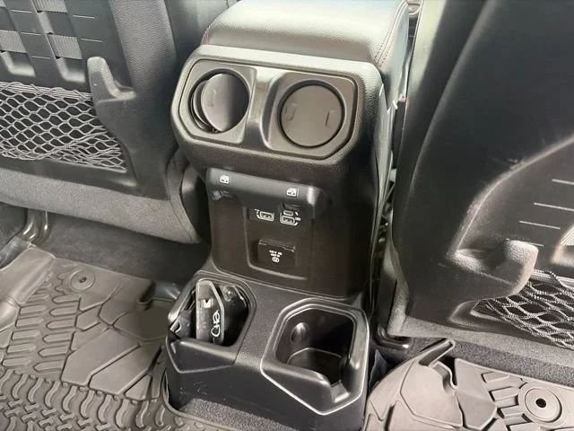 Used 2020  Jeep Rubicon image 45