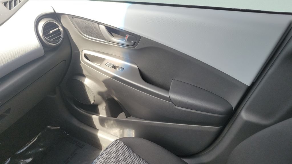 Used 2021 White Hyundai SE image 16