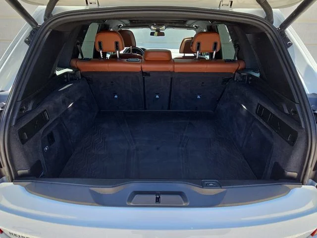 Used 2023 White BMW M50i image 34