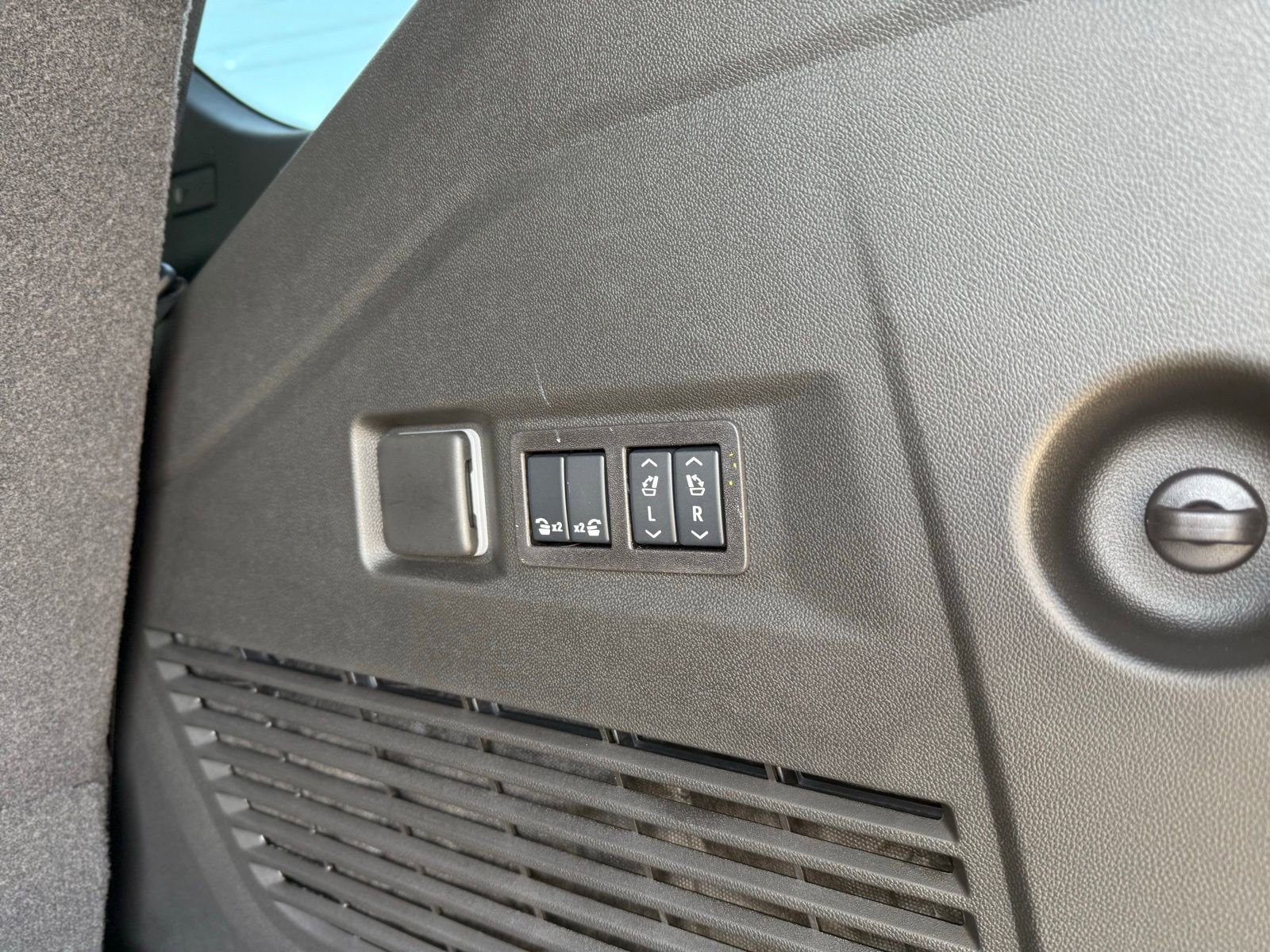 2026 Chevrolet Tahoe Premier - Photo 29