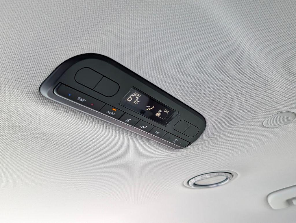 New 2027 Silver Hyundai Blue SEL 7P image 16