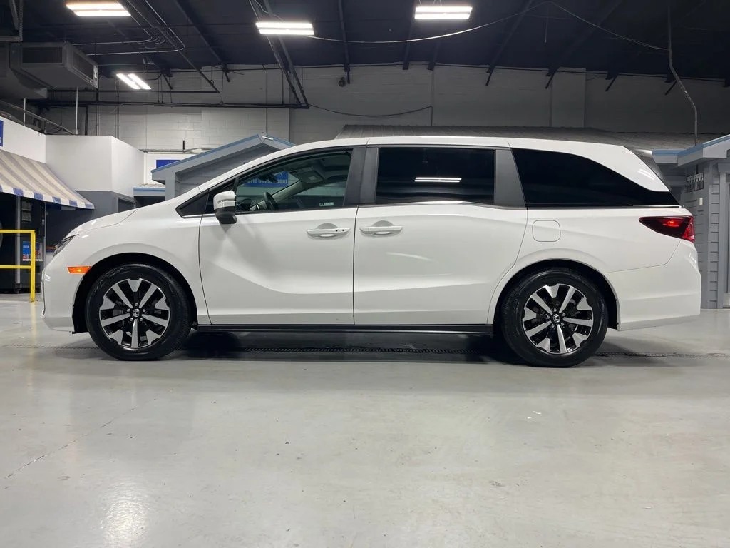 Used 2026 Platinum White Pearl Honda EX-L image 4
