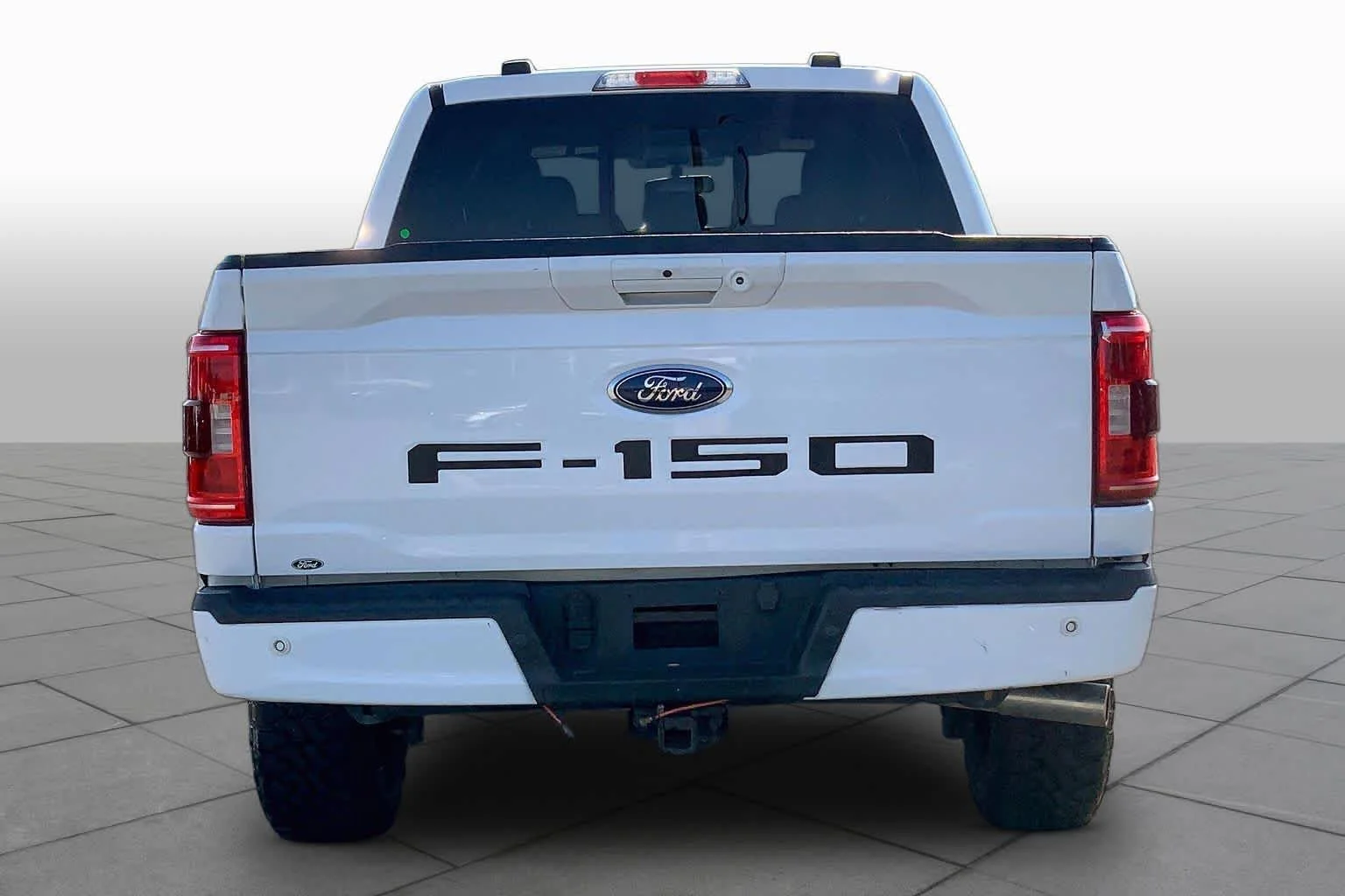 Certified Used 2022 Oxford White Clearcoat Ford XLT image 5
