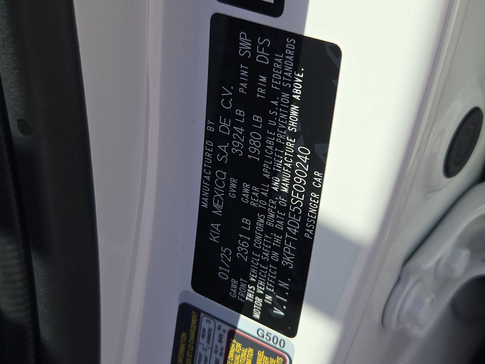 Used 2025 Snow White Pearl Kia LXS image 32