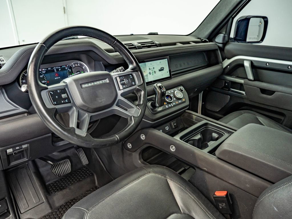 Used 2023 Fuji White Land Rover X-Dynamic SE image 32