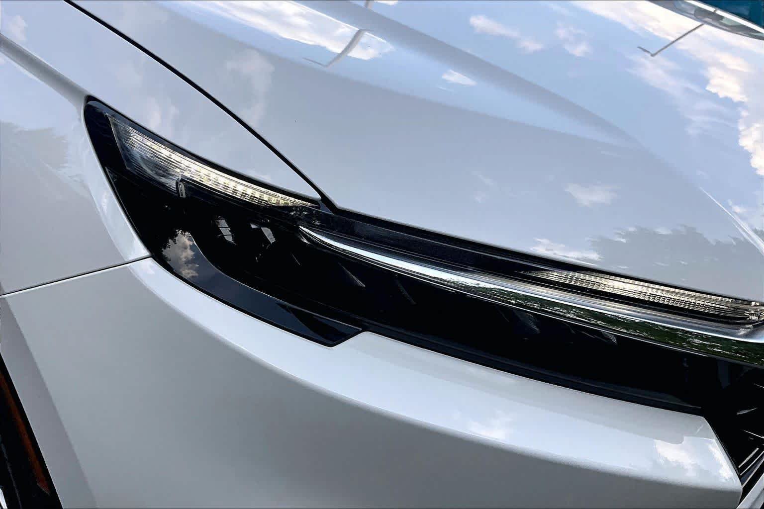 Used 2025 Platinum White Pearl Honda EX image 26