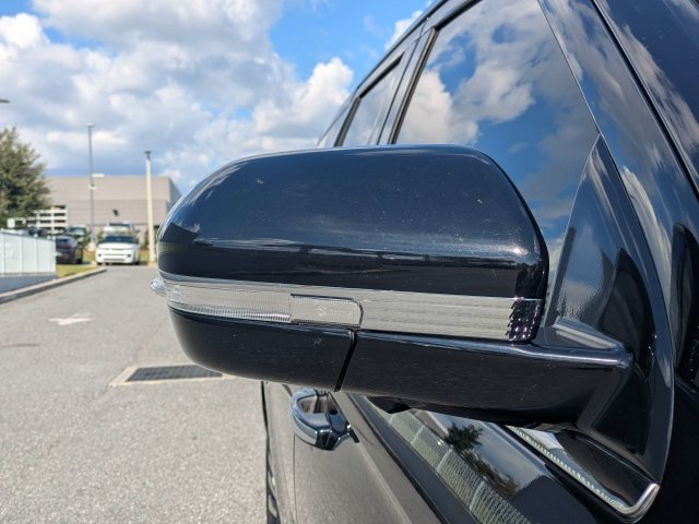 Used 2018 Black Lincoln Reserve image 12